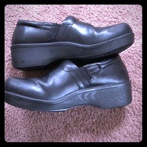 Dr.Scholl’s women’s dynamo closed back work clog